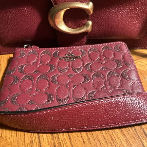 New Coach Elegant Burgundy Leather Shoulder Bag - Picture 8 of 16